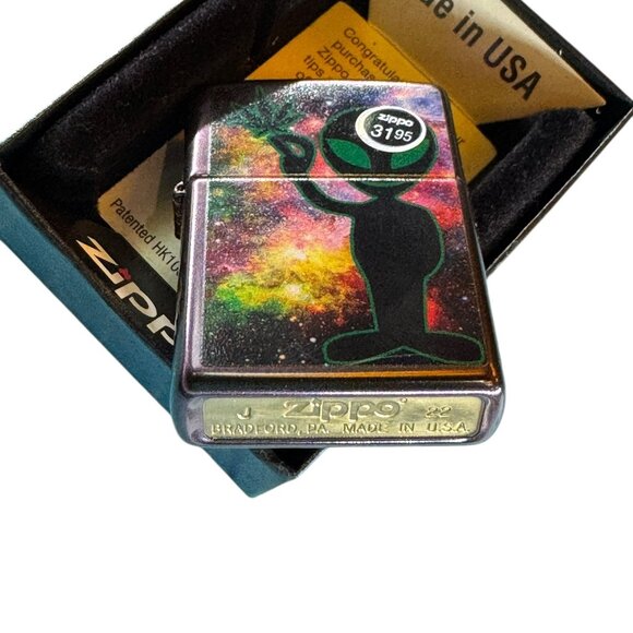 Introducing the Zippo Alien Design Galaxy Print Lighter (Model 49441), a distinc - Picture 9 of 11